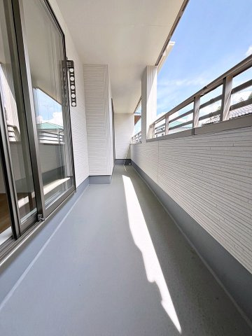 新築戸建・新築建売　福島市森合字北谷地　森合小学校・第四中学校のバルコニー|天候の急な変化にも柔軟に対応できる快適なインナーバルコニー！
