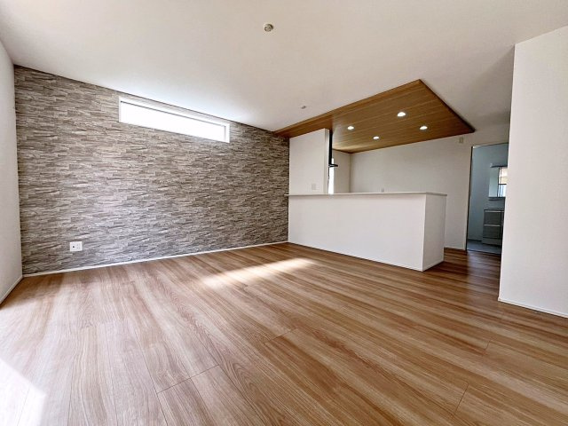 新築戸建・新築建売　福島市森合字北谷地　森合小学校・第四中学校の居間・リビング|キッチンの前にダイニングテーブルを設置すれば、お料理の配膳もスムーズです！