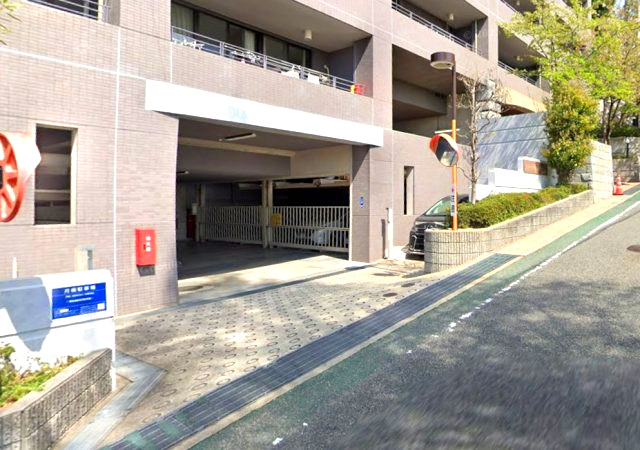 藤和六甲桜ヶ丘ホームズの駐車場