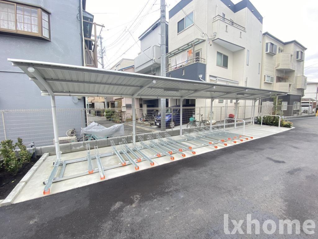 WISTERIA(ウェスタリア)のその他共用部分|駐車スペースもあります
落ち着いた雰囲気の外観です