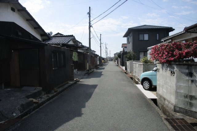防府市華城　中古住宅の前面道路含む現地写真