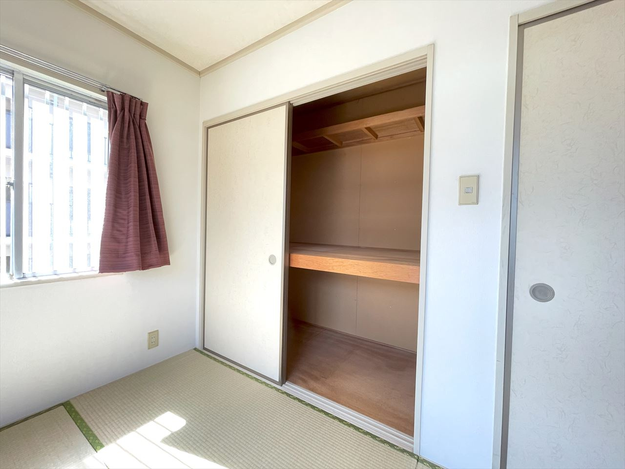 春日部市南３丁目のアパートの収納