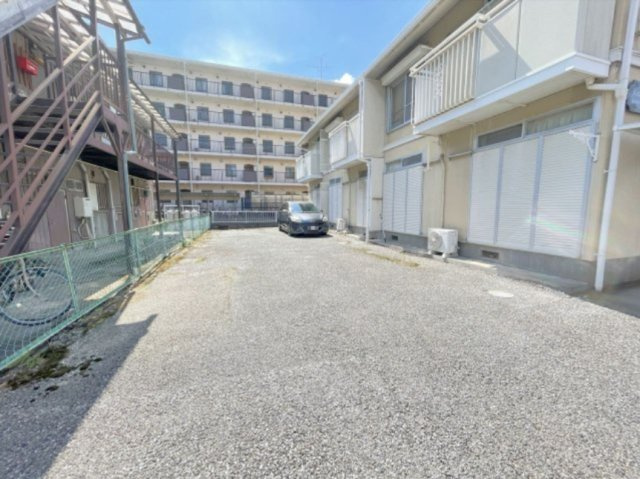 春日部市南３丁目のアパートの駐車場
