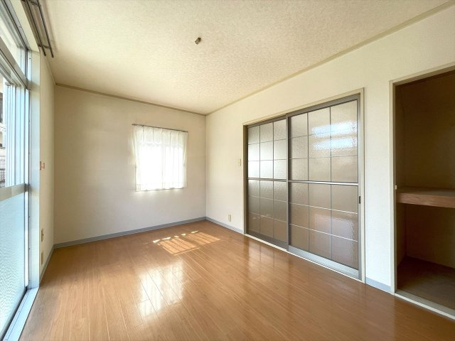 春日部市南３丁目のアパートの寝室