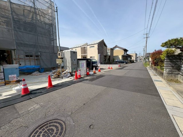 新築戸建　岐阜市六条東　全6区画分譲の前面道路含む現地写真|「現地（2026年4月6日）撮影」　
■前面道路　
■ヤマダ不動産　株式会社リライフ