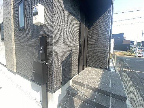 【エントランス】 | 【仲介手数料０円】茅ヶ崎市今宿4期　新築一戸建て　全2棟 | 茅ヶ崎市今宿4期　新築一戸建て　全2棟