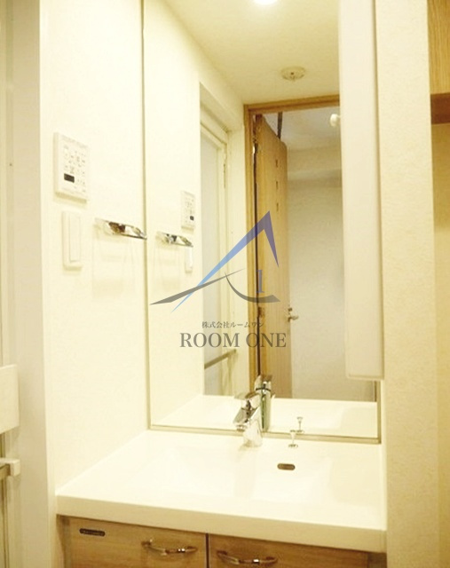 ルーブル三軒茶屋伍番館の洗面所|洗面台です。