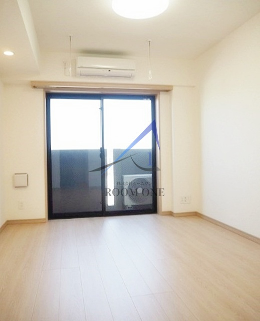 ルーブル三軒茶屋伍番館の居間・リビング|洋室のお部屋です。