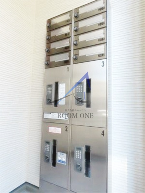 DS中目黒のその他共用部分|集合ポストです。宅配ボックスです。