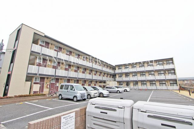 レオパレスグランプラスの外観