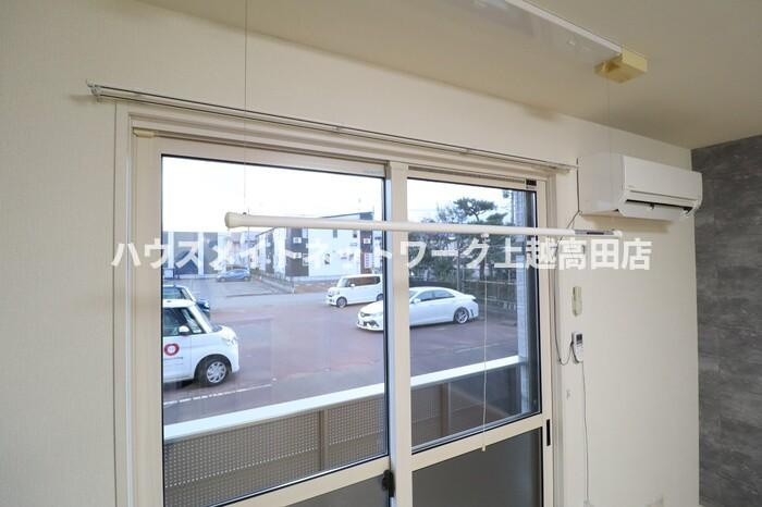 グランブルーのその他|室内物干し（参考反転タイプ102号室写真）
