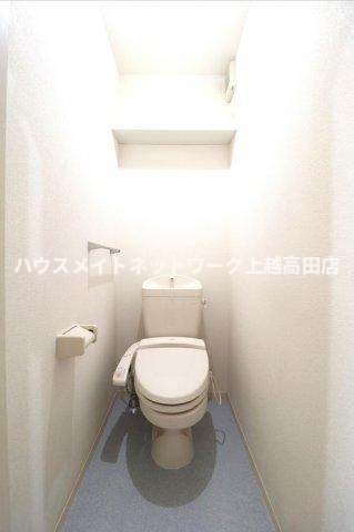 グランブルーのトイレ|温水洗浄便座（参考反転タイプ102号室写真）
