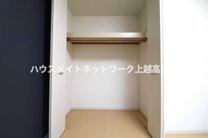 グランブルーの収納|クローゼット（参考反転タイプ102号室写真）
