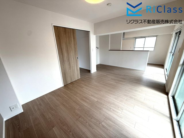 甲南第2兵庫ハイムの居間・リビング|ゆったりとしたリビングです