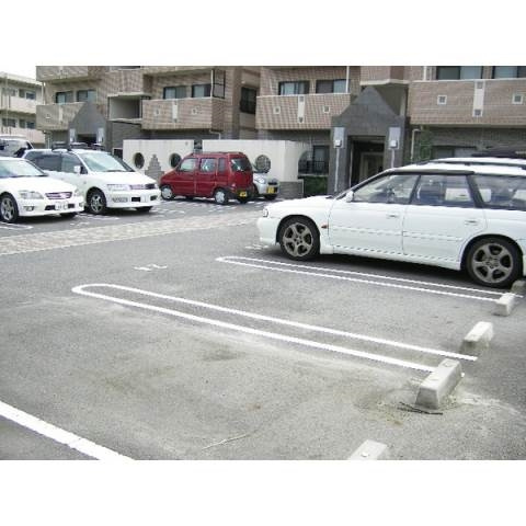 グリーンタウン宮地　Ｂ棟の駐車場