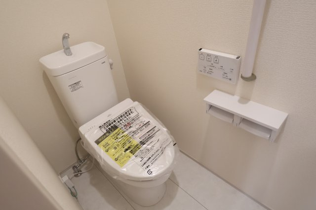 《仲介手数料無料》志木市上宗岡３丁目11-22新築一戸建てブルーミングガーデンのトイレ
