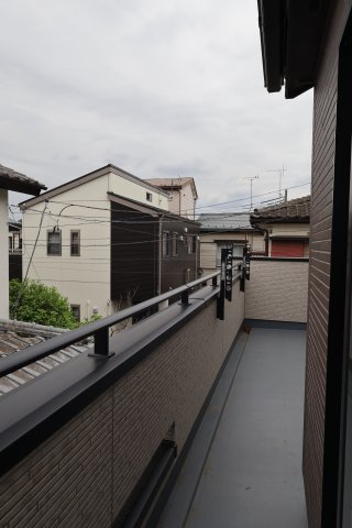 《仲介手数料無料》志木市上宗岡３丁目11-22新築一戸建てブルーミングガーデンのバルコニー