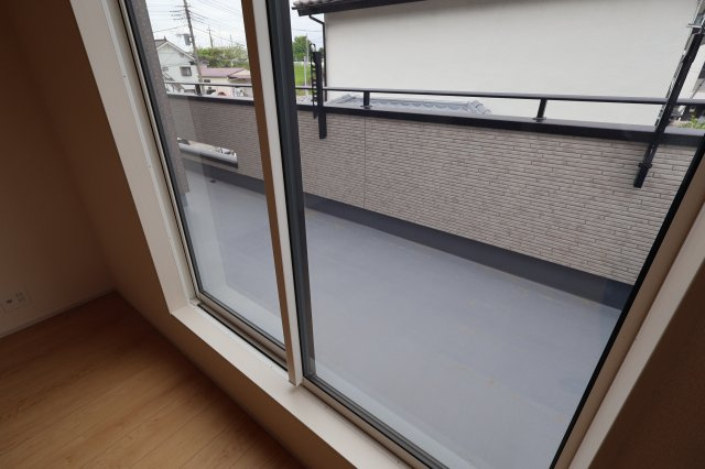 《仲介手数料無料》志木市上宗岡３丁目11-22新築一戸建てブルーミングガーデンのバルコニー