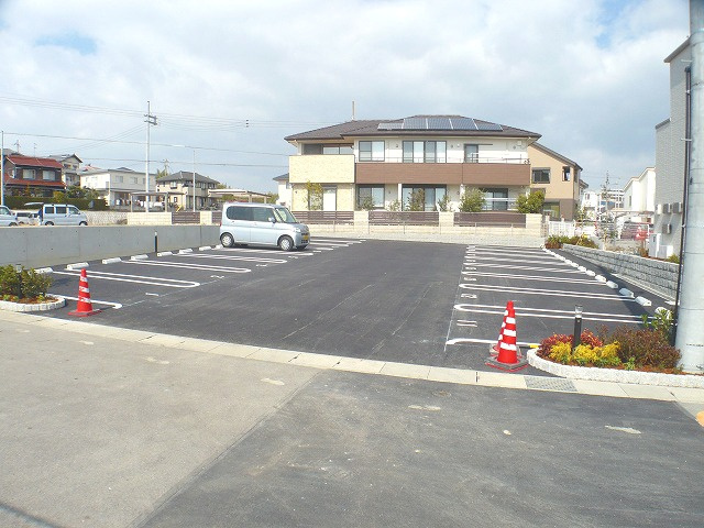シャーメゾン茜の駐車場