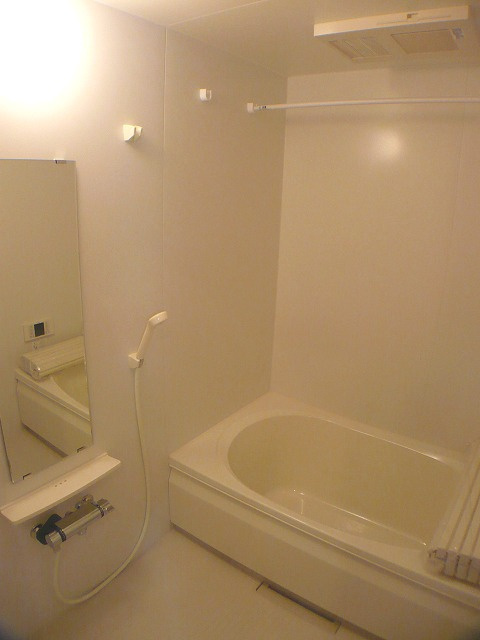 シャーメゾン茜の浴室