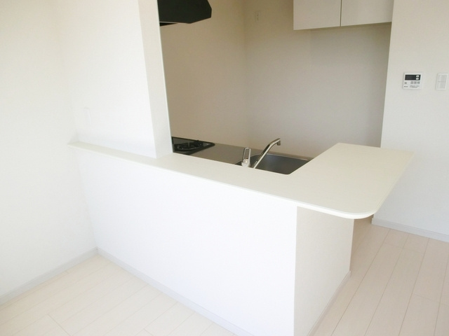 サン　フライトのキッチン|3口コンログリル付きのカウンターキッチンです♪