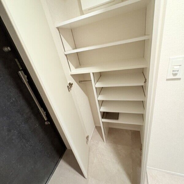 シーズンフラッツ今池NORTHの玄関