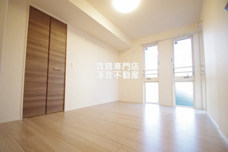 【洋室】 | CASA FLORESTA | 落ち着いた色調のお部屋