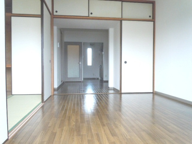 パストラルコートオークラの洋室