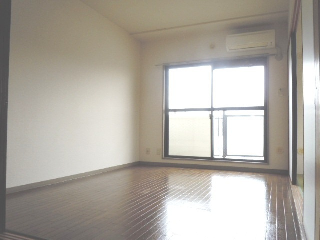 パストラルコートオークラの居間・リビング