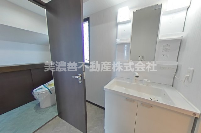 ６６４９７　各務原市那加住吉町中古戸建ての洗面所