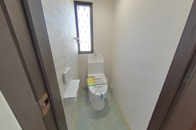６６４９７　各務原市那加住吉町中古戸建てのトイレ