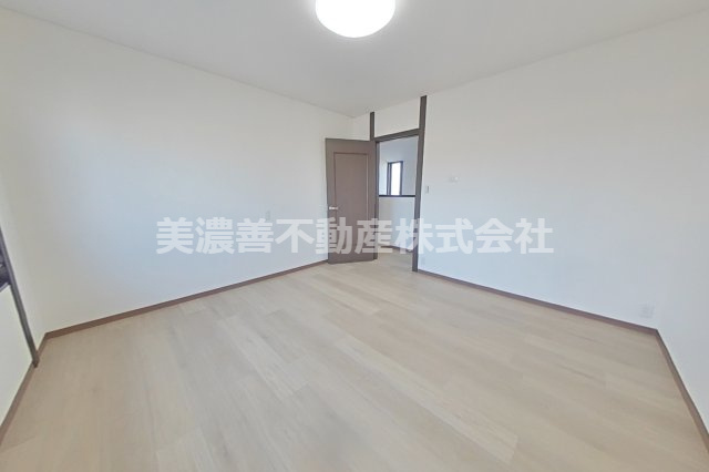 ６６４９７　各務原市那加住吉町中古戸建ての洋室