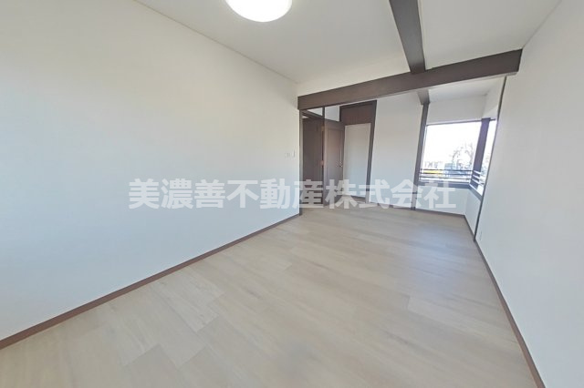 ６６４９７　各務原市那加住吉町中古戸建ての洋室