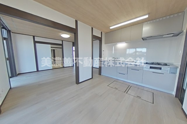６６４９７　各務原市那加住吉町中古戸建てのキッチン