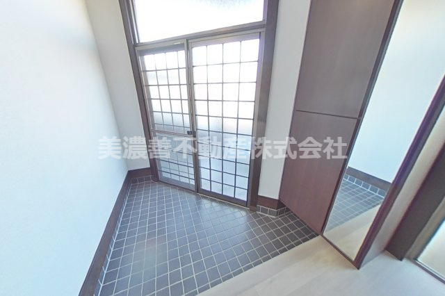６６４９７　各務原市那加住吉町中古戸建ての玄関