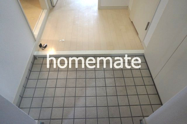 スプランドゥール新屋敷の玄関