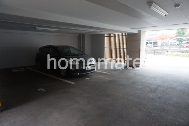 スプランドゥール新屋敷の駐車場