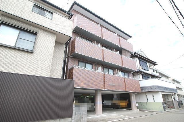 マンションアーバンの駐車場|駐車場があります