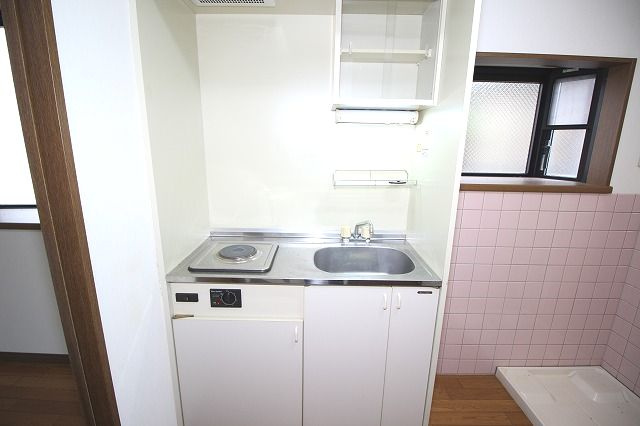 マンションアーバンのキッチン|コンパクトなキッチンで掃除もラクラク
