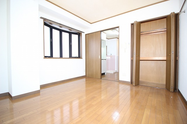 マンションアーバンの洋室|個人の部屋や寝室として使える洋室です