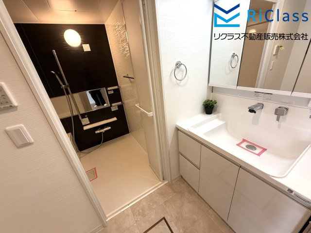 グランドーレ大道の独立洗面台|朝の支度にも助かる、独立の洗髪洗面化粧台