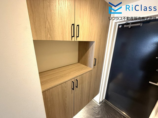 グランドーレ大道の玄関|収納もある玄関です