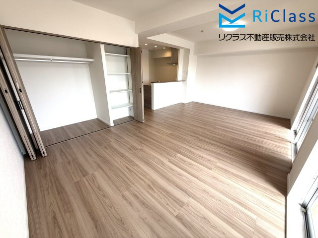 グランドーレ大道の居間・リビング|リビングに収納があります