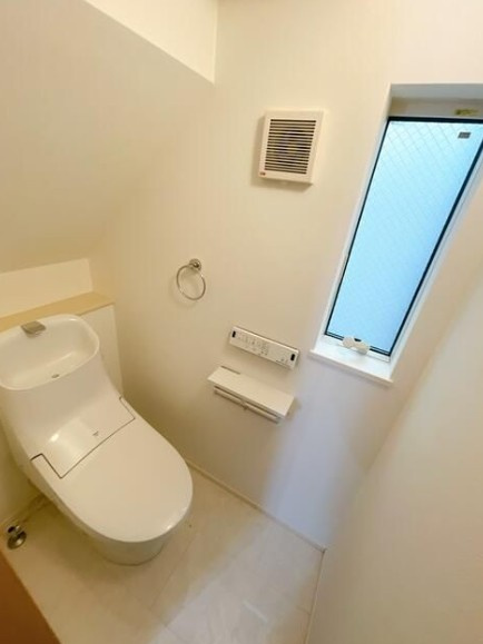 西落合二丁目戸建てのトイレ