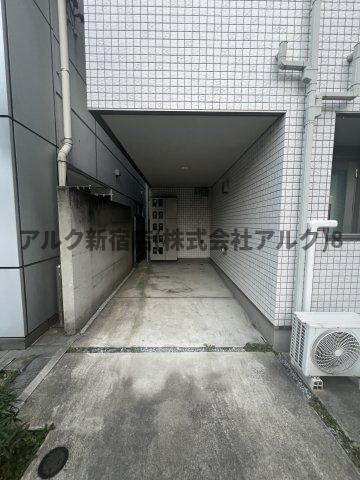オリザ西新宿の駐車場