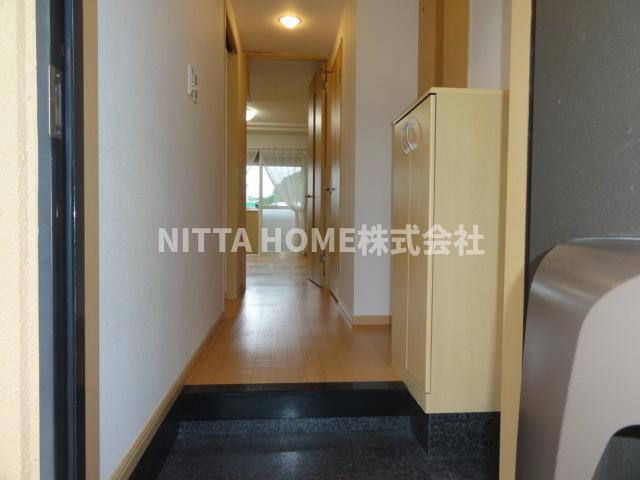 メルヴェールⅡの玄関|トールタイプのシューズボックス付きです◆