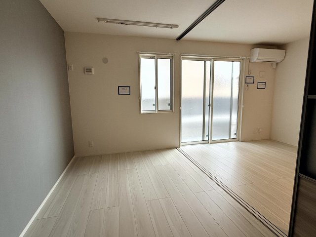 ソリッソ大久保の洋室