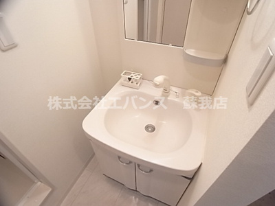 【独立洗面台】 | セレ本千葉 | 独立洗面台、小物を置くことができて便利です