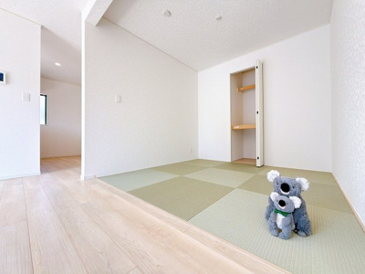 【和室】 | 高崎市金古町　新築住宅 | LDKに隣接している和室。お子様を遊ばせたりお昼寝させたりしながら家事を行えます。