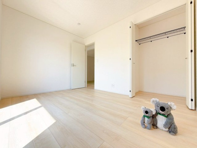 【洋室】 | 高崎市金古町　新築住宅 | さまざまにカスタマイズしていただけるシンプルなデザインの内装。ご自身で素敵な空間を創り上げられます。